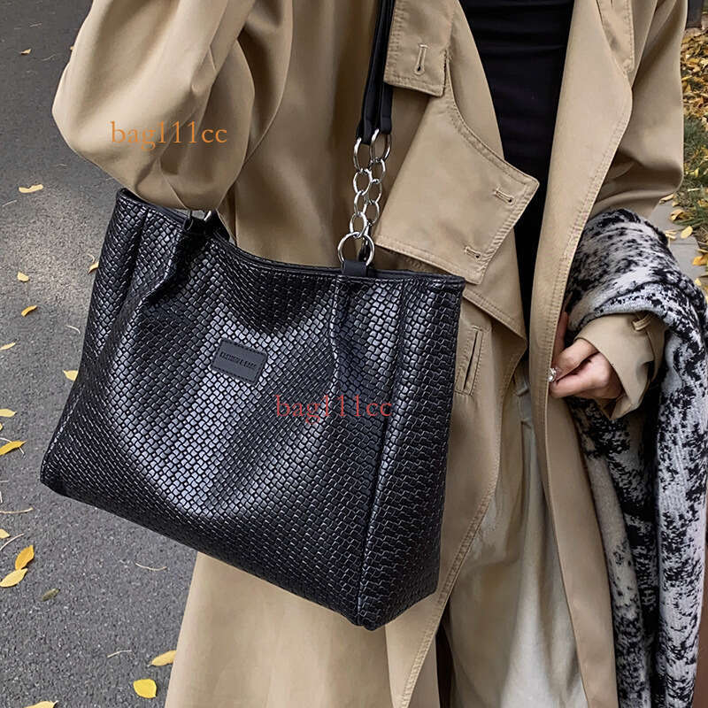 New Arrivals For Women, Large Capacity, New Fashionable Versatile High-End Feel, Single Shoulder Bag, Casual Fashion Commuter Tote Bag Evergwish