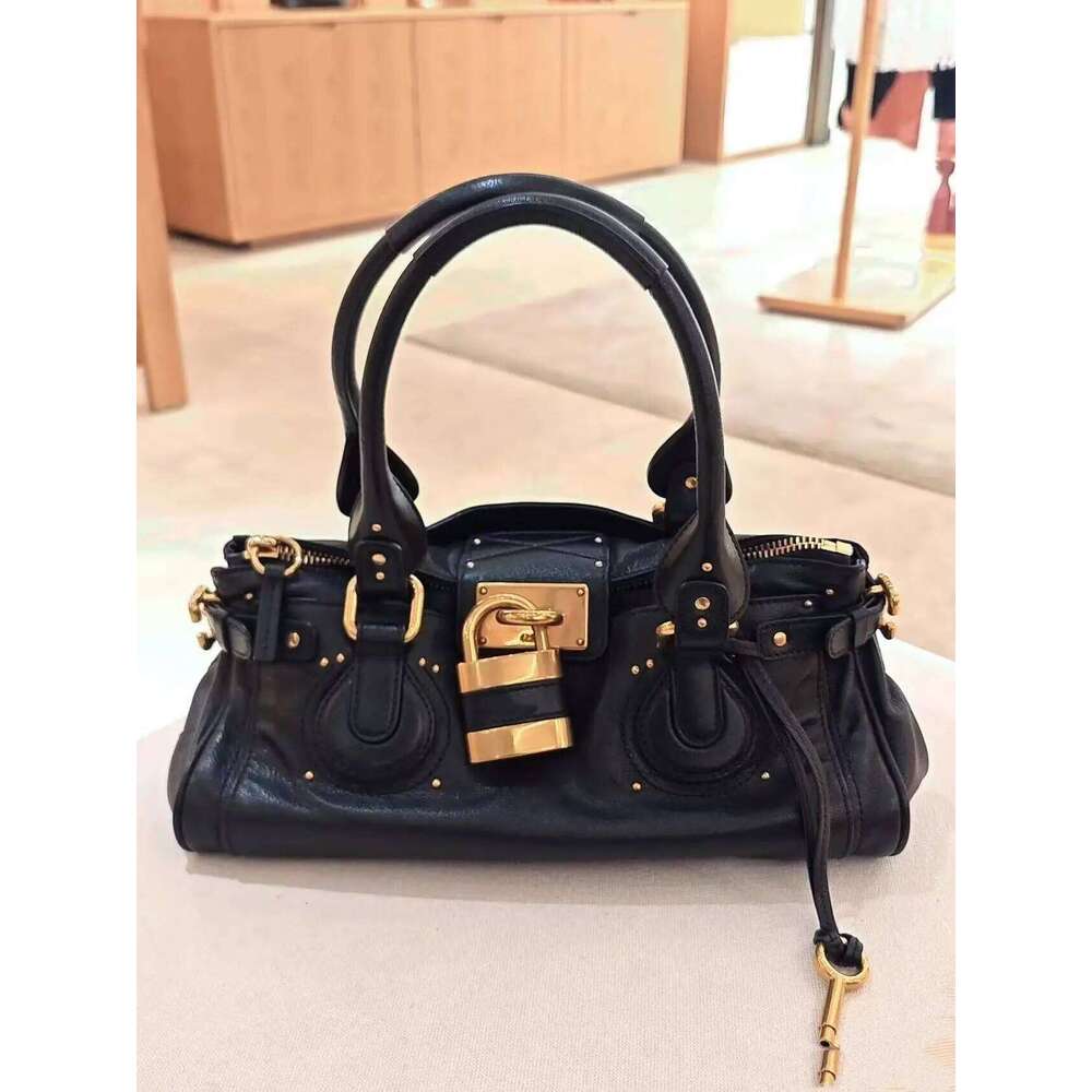 punk Street Bag,Vintage Lock Buckle Designer Tote Bag,classic Large Capacity Commuting Shoulder Bags, Fashionable Lady Handbags
