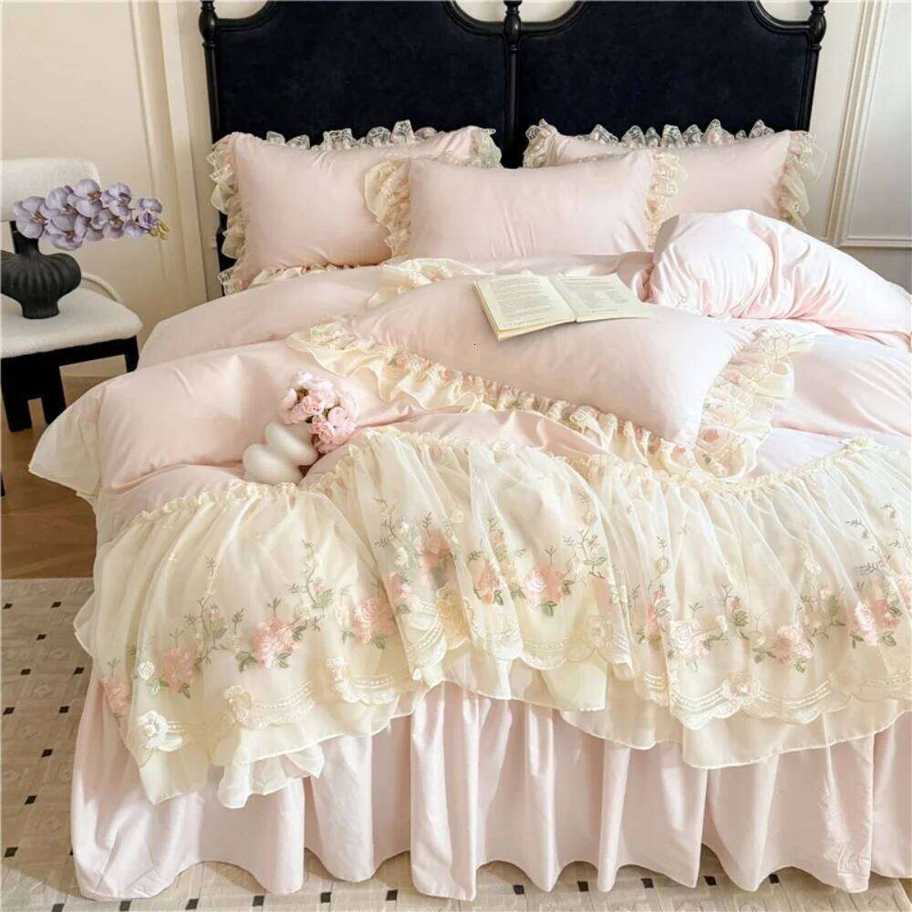 4Pcs Princess Wedding Bedding Set Korean Style Lace Flowers Embroidery Duvet Cover Bed Sheet/Fitted Sheet/Bed Skirt Pillowcases Y260124