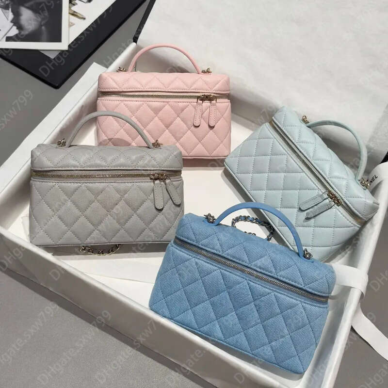 Ladies Fashion Designer Cosmetic Bags with Diamond Grid Pattern Women's Shoulder Bag Crossbody Makeup Bag Cases Classic Flip Handle Bag 25C 25P Chain Bag 66034