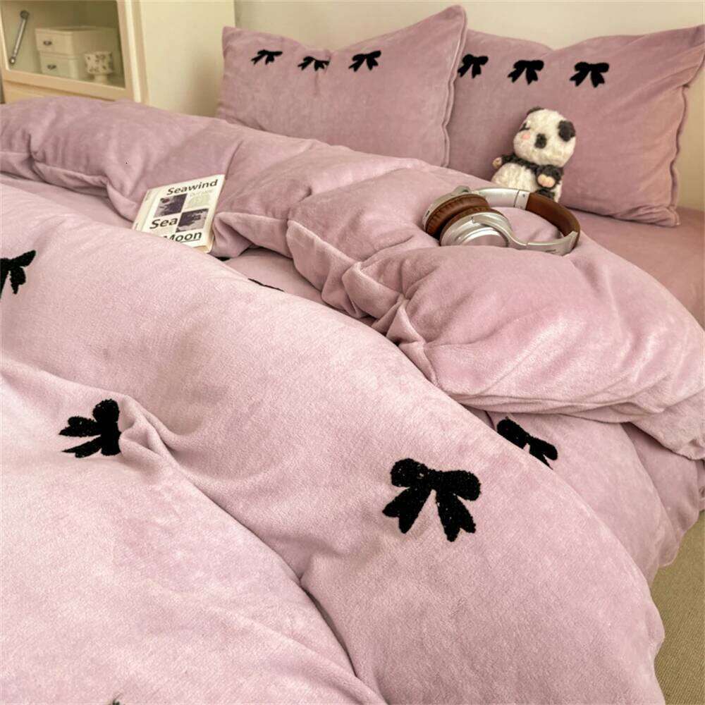 Bowknot Bedding Milk Four-Piece Set Duvet Thickened Coral Velvet Quilt Cover Bed Sheet Pillowcase Home Textiles Y260124