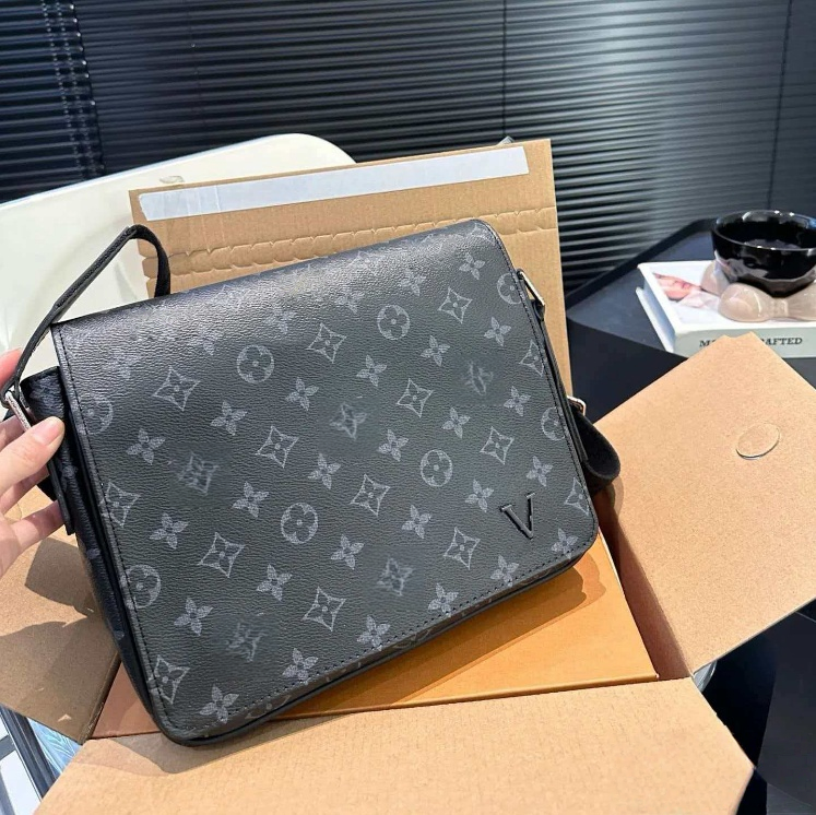 Luxurys Designer bags men 3pcs Trio Leather Black Flowers Messenger Purse Crossbody Bags Shopping Bag Plain Shoulder bag Handbags Women Wallets purse