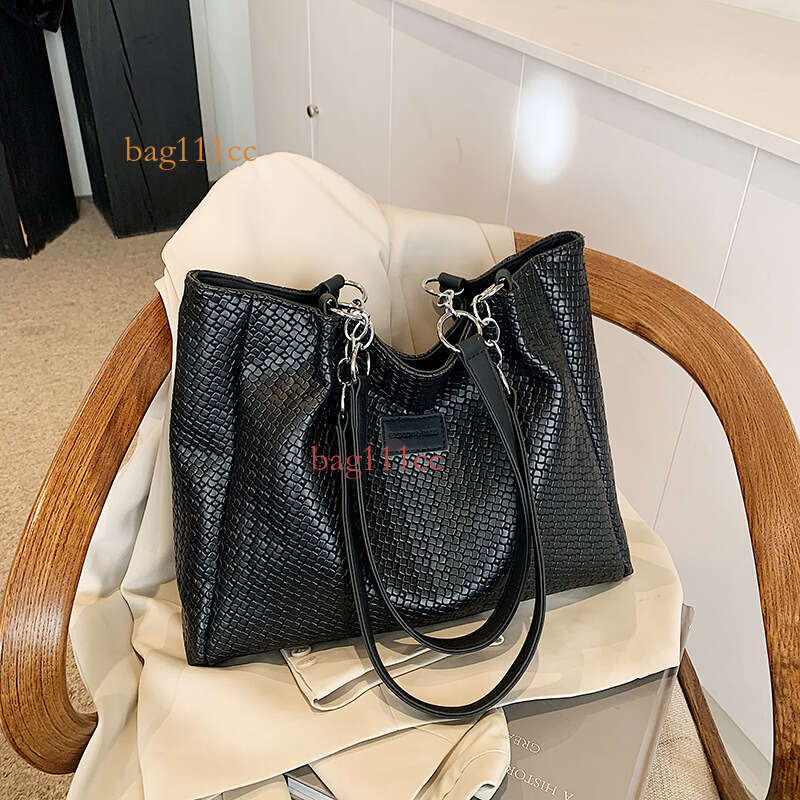 New Arrivals For Women, Large Capacity, New Fashionable Versatile High-End Feel, Single Shoulder Bag, Casual Fashion Commuter Tote Bag Evergwish