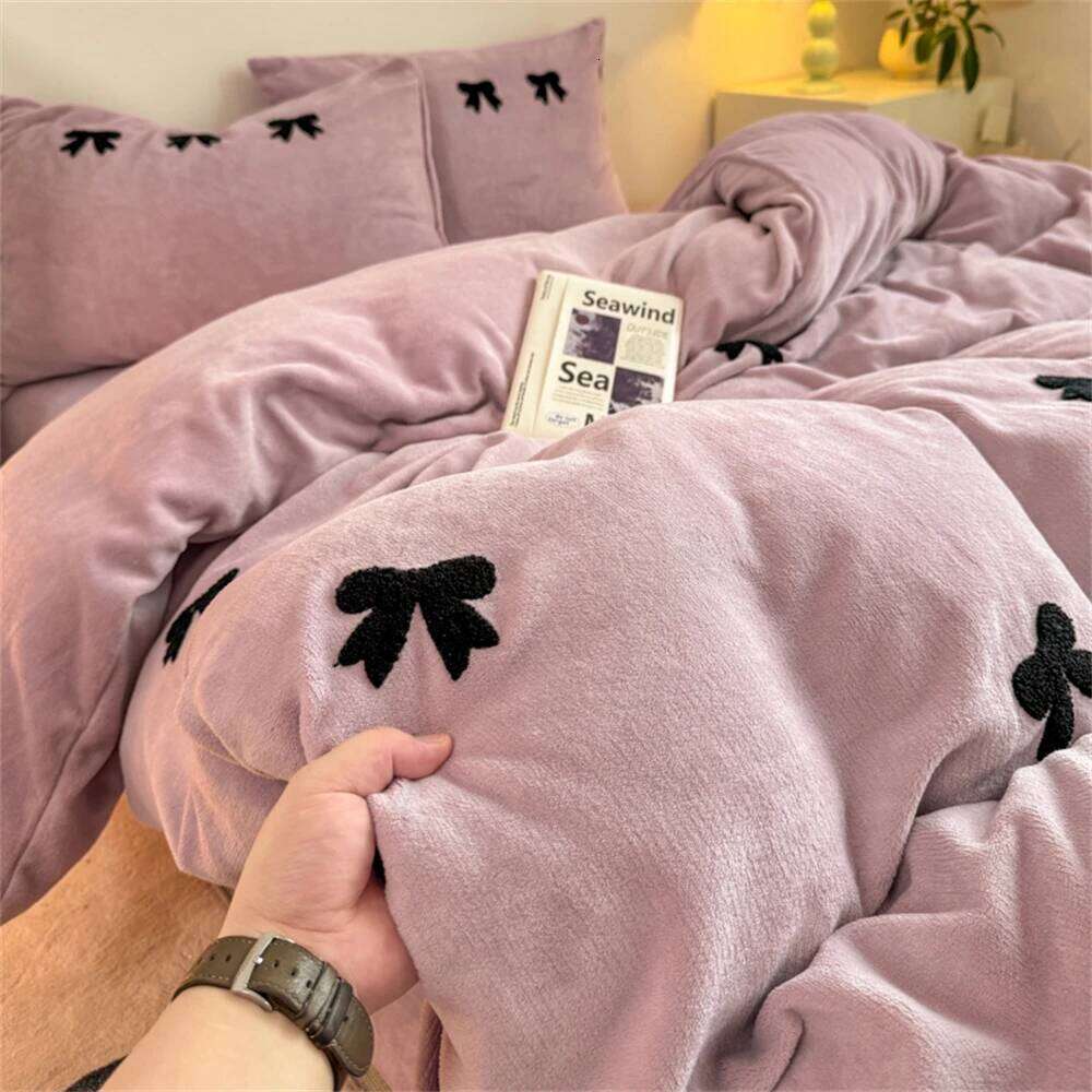 Bowknot Bedding Milk Four-Piece Set Duvet Thickened Coral Velvet Quilt Cover Bed Sheet Pillowcase Home Textiles Y260124