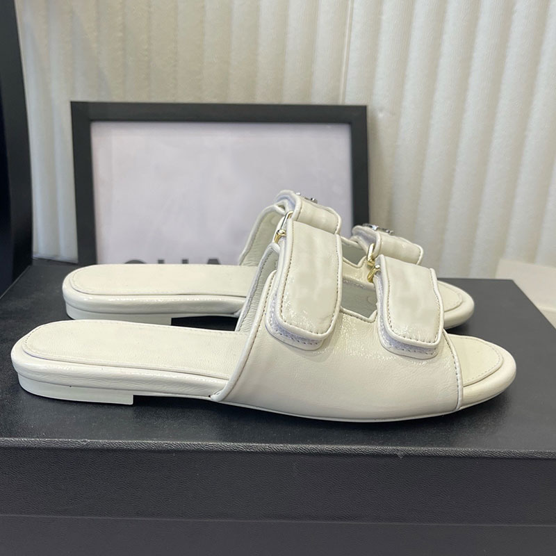 Ladies 2026 Metal Buckle Sandals Designer Sheepskin Flat sandal Womens Luxury Brand Comfortable Fashion Slippers Genuine Leather Outsole Sizes 35 42