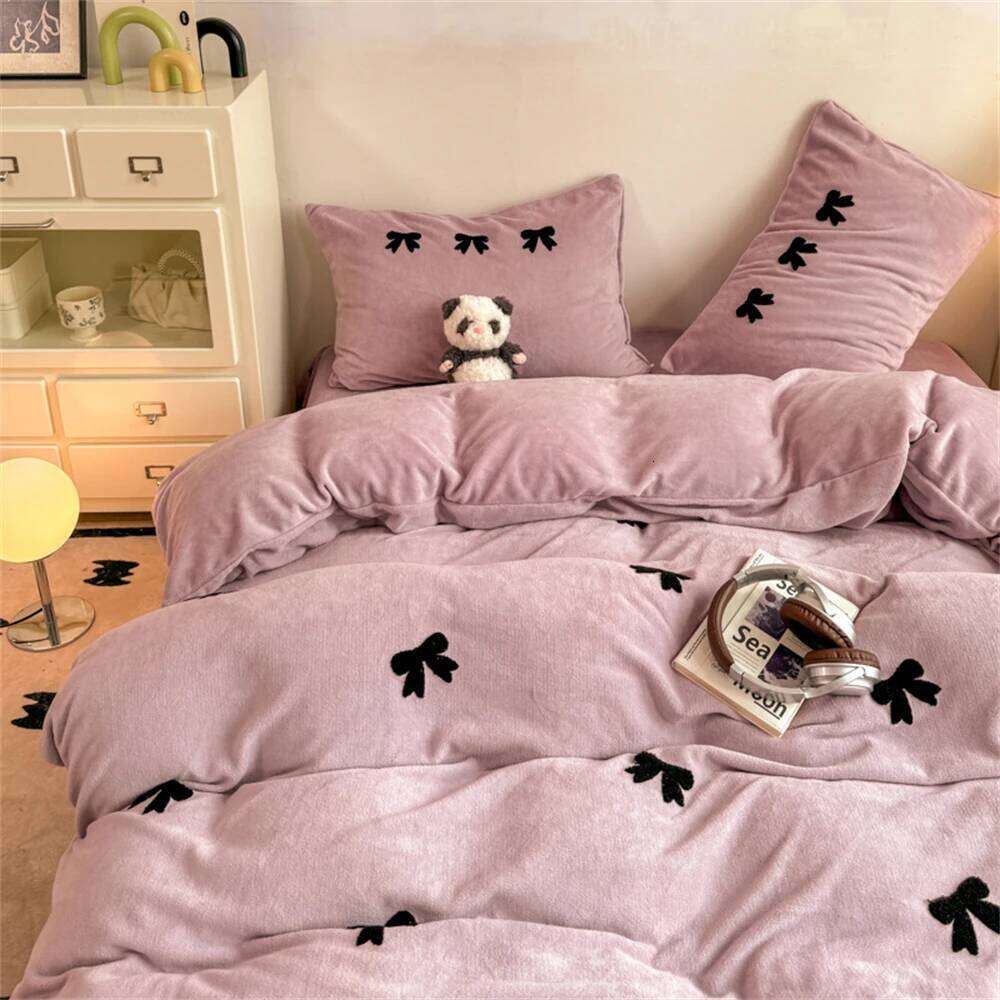 Bowknot Bedding Milk Four-Piece Set Duvet Thickened Coral Velvet Quilt Cover Bed Sheet Pillowcase Home Textiles Y260124