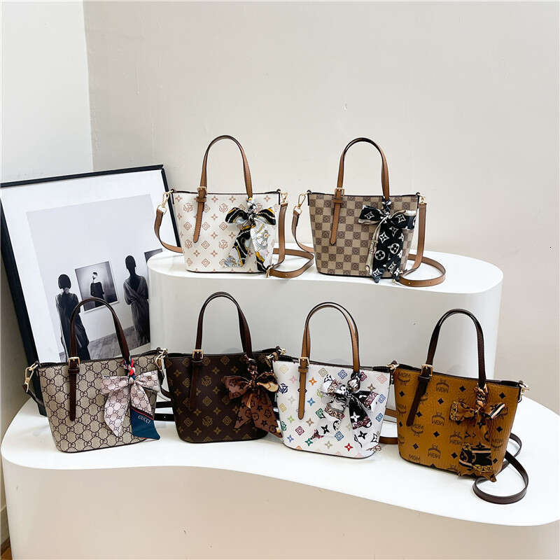 Fashion Print Handbag Large Capacity Should Tote Bags for Women PU Leather Commuter Shoulder Crossbody Bag Fashion Versatile European and American H26