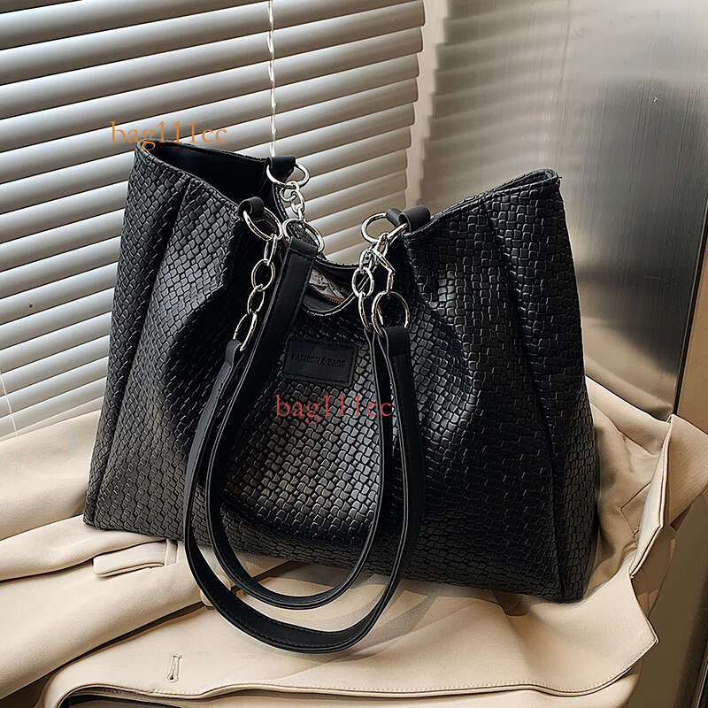 New Arrivals For Women, Large Capacity, New Fashionable Versatile High-End Feel, Single Shoulder Bag, Casual Fashion Commuter Tote Bag Evergwish