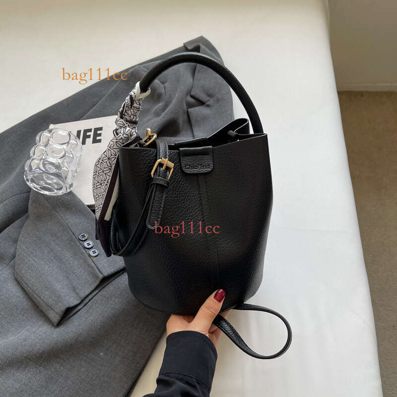 New Arrivals New Red Versatile High-End Feel Single Shoulder Ladies Crossbody Handheld Bucket Bag Evergwish