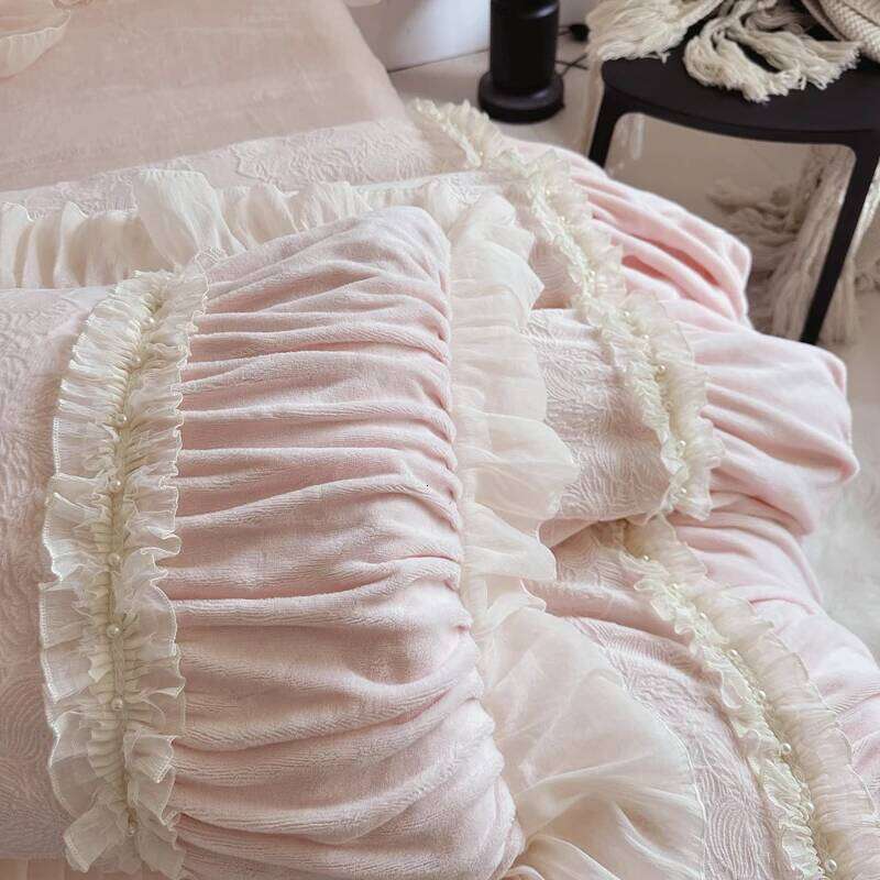 Pink Princess Style Pleated Lace Ruffles Carved Velvet Warm Soft Bedding Set Duvet Cover Flat/Fitted Bed Sheet Pillowcases 4Pcs Y260124