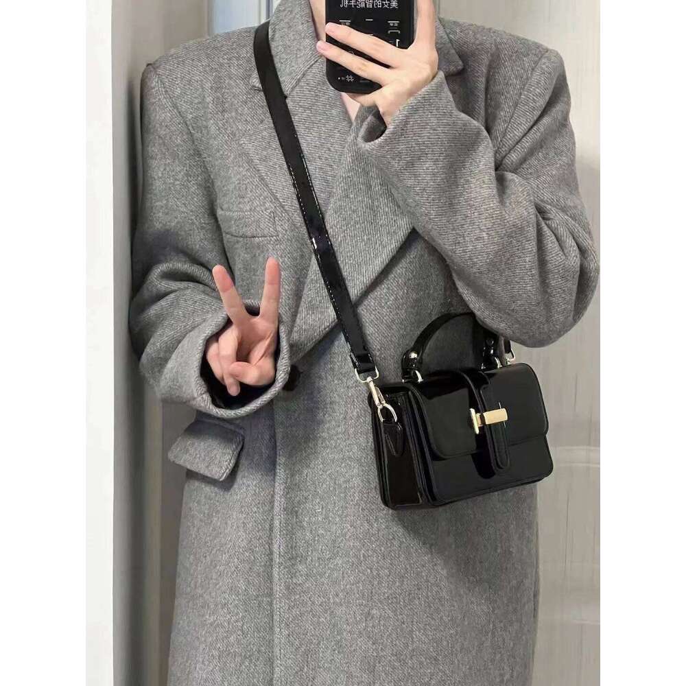 Unique glossy small square female 2023 new fall and winter fashion versatile single shoulder commuter crossbody bag XJ260125