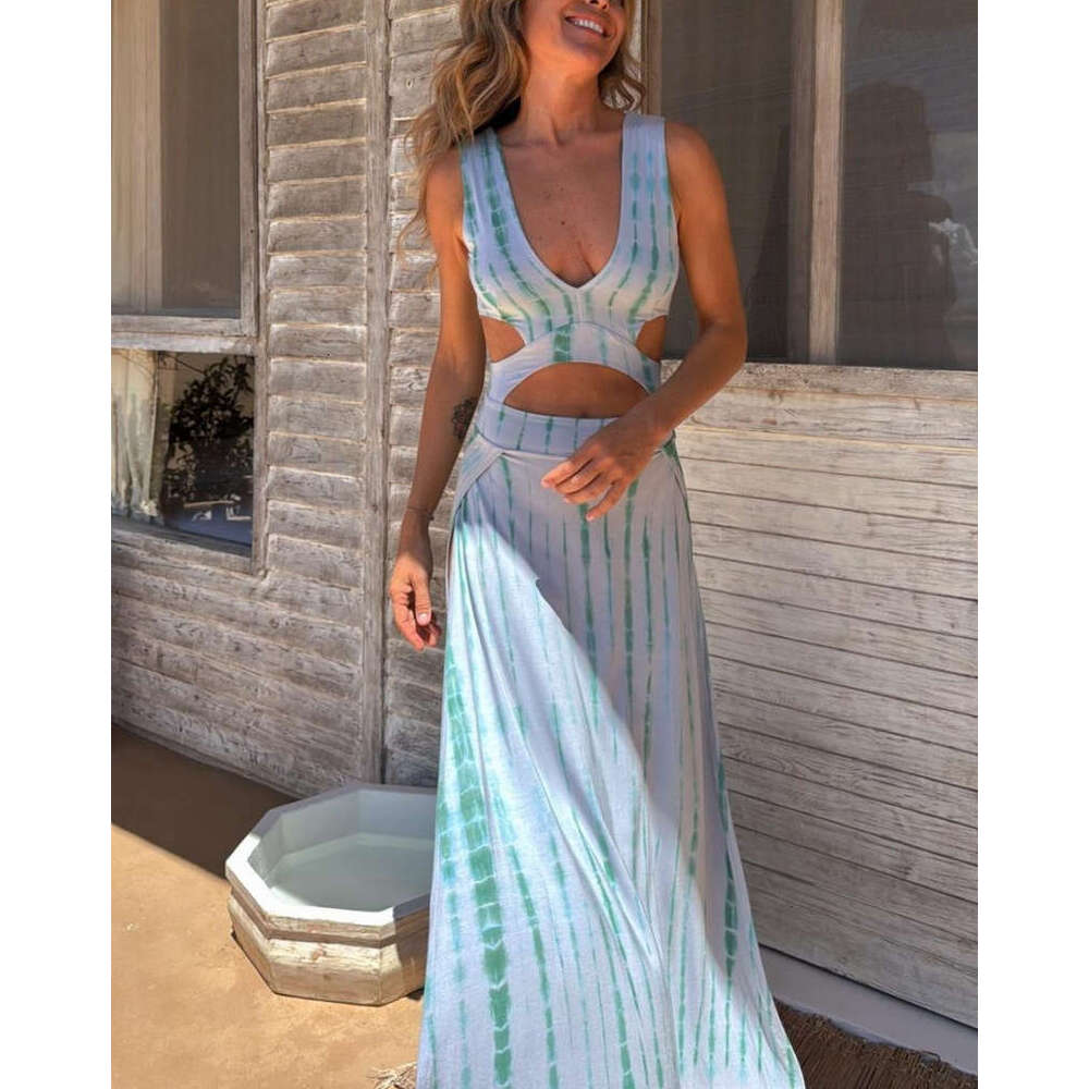 In 2026, celebrities from the European and American independent websites will wear the same printed V-neck revealing sexy slim fit dress