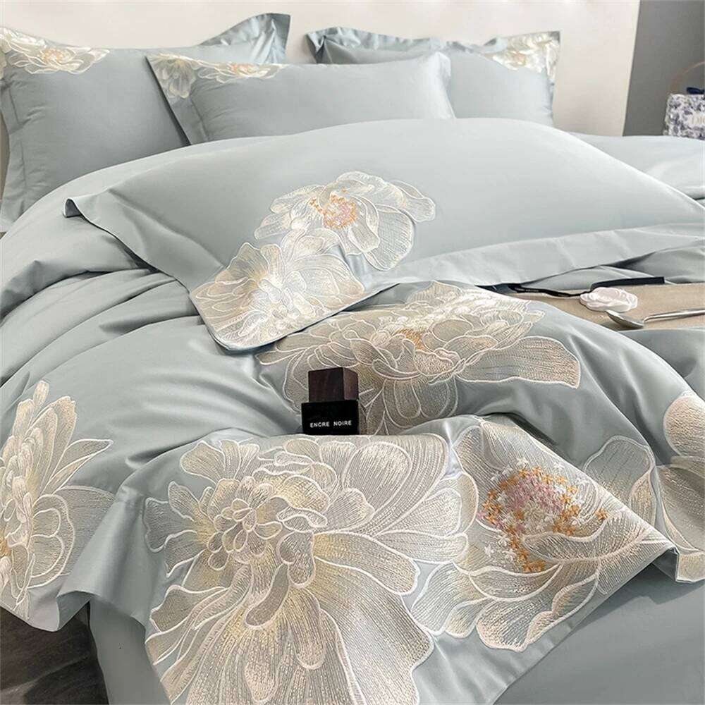 High-End Floral Embroidery Green Red Bedding Set Luxury Egyptian Cotton Solid Duvet Cover Flat or Fitted Bed Sheet Pillowcases Y260124