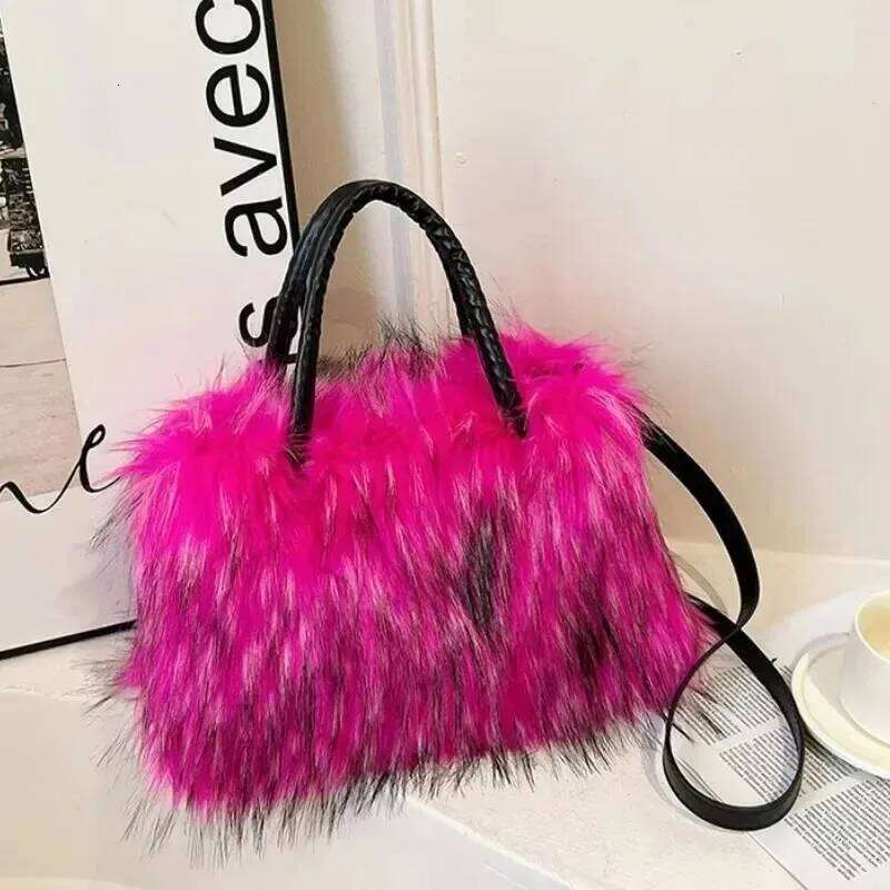 Plush Velvet Sweet Crossbody for Women Elegant Cute High-end Tote Autumn and Winter 2025 New Versatile Shoulder Bag XJ260125