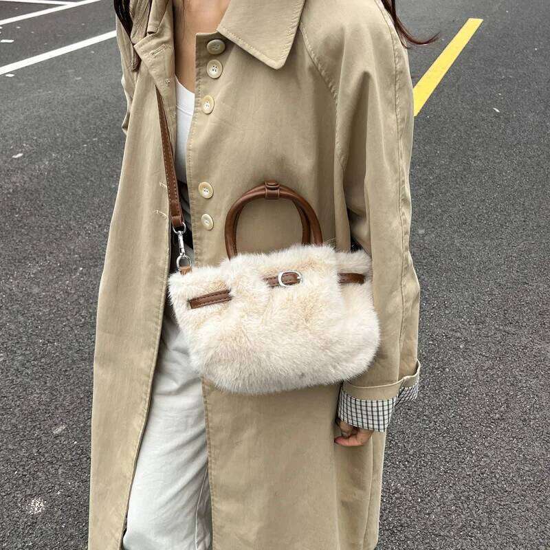 Winter Fluffy Simple Versatile Crossbody Women Fashion Handle Bags Textured Casual Style Shoulder Commuting Bag Cute Small XJ260125