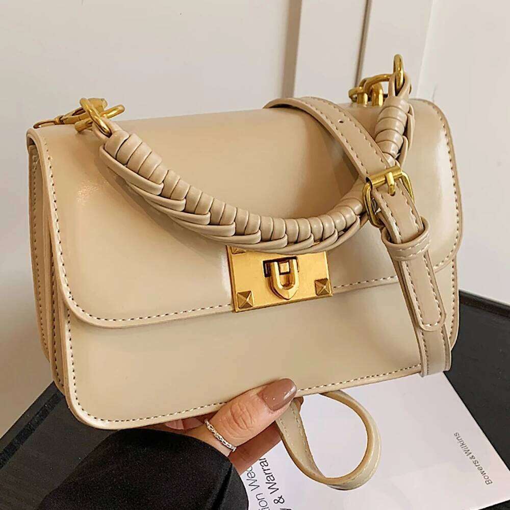 French Retro Burgundy Square Handbags Lady High-end Business Commuting Single Shoulder Bags Women Simple Versatile Crossbody Bag XJ260125