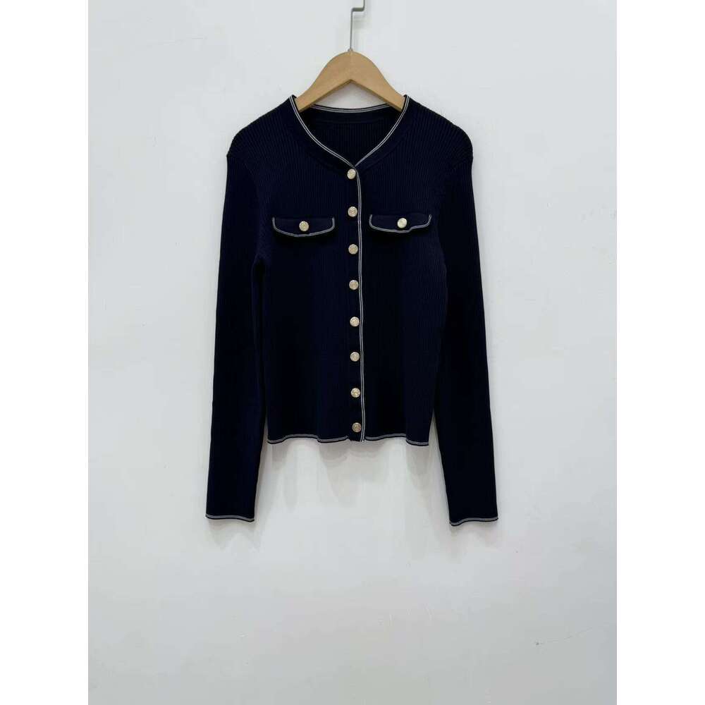 2026 autumn and winter new French elegant designer multifunctional color block metal buckle slim fit knitted cardigan top