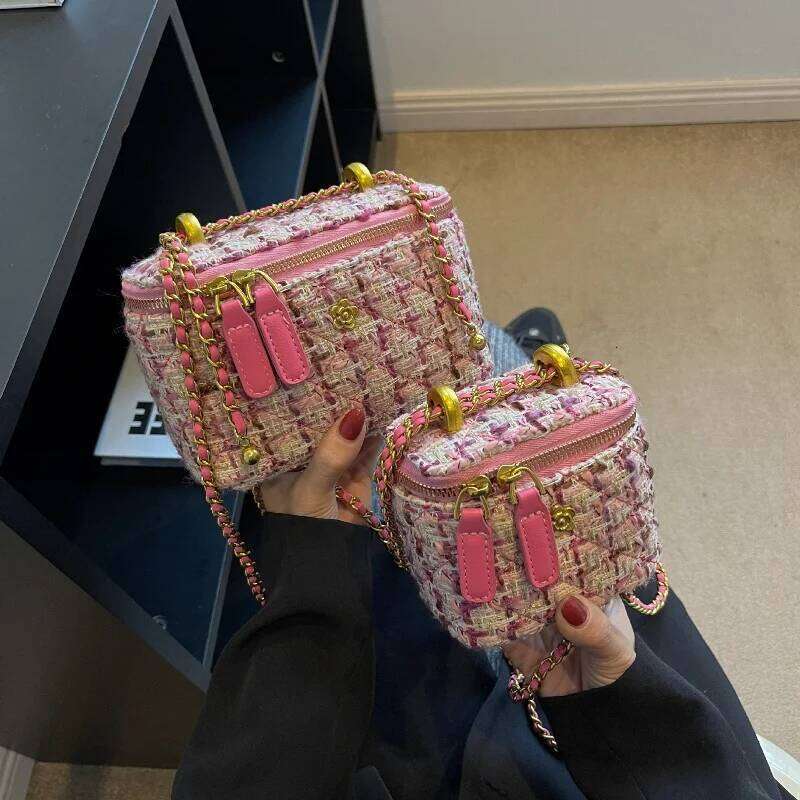 Women Shoulder Bags Popular Fashion Niche Crossbody Wool Chain Small Square Bag Fashionable Purses and Handbags XJ260125