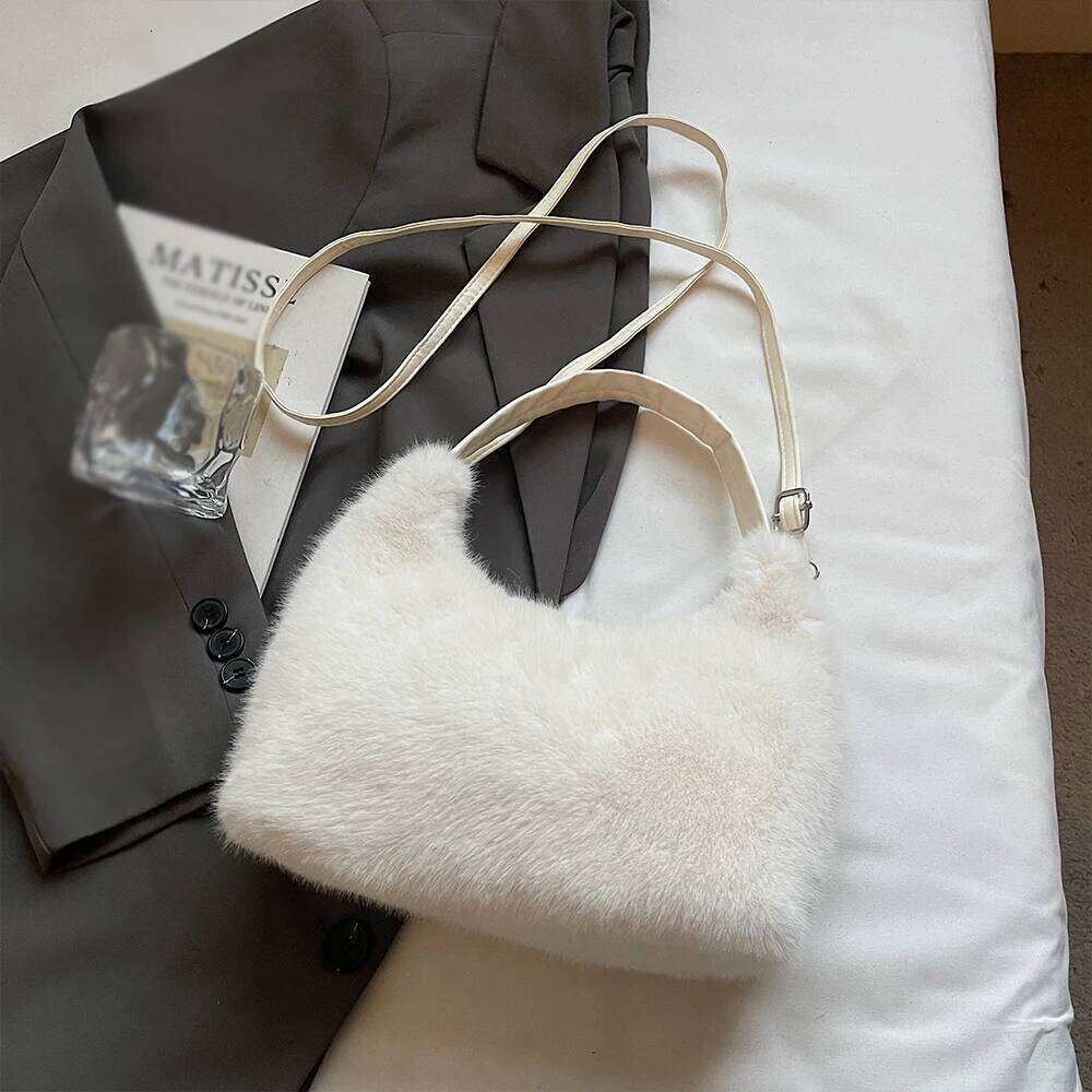 Autumn and Winter Soft Small Milk New Niche Portable Commuting Versatile Plush Bag, Crossbody Bag XJ260125