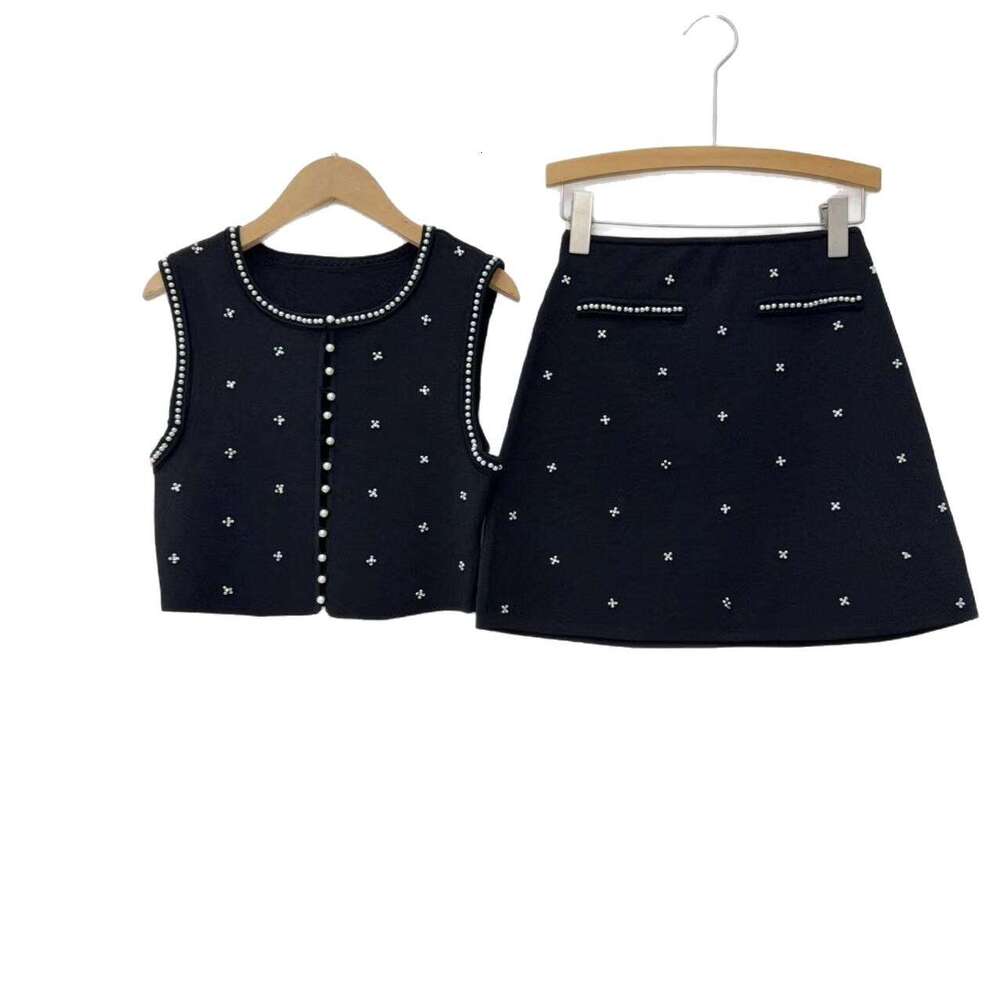 2026 Spring New French Designer Niche Style High Waist Knitted Short Skirt Beaded Edge Tank Top Set