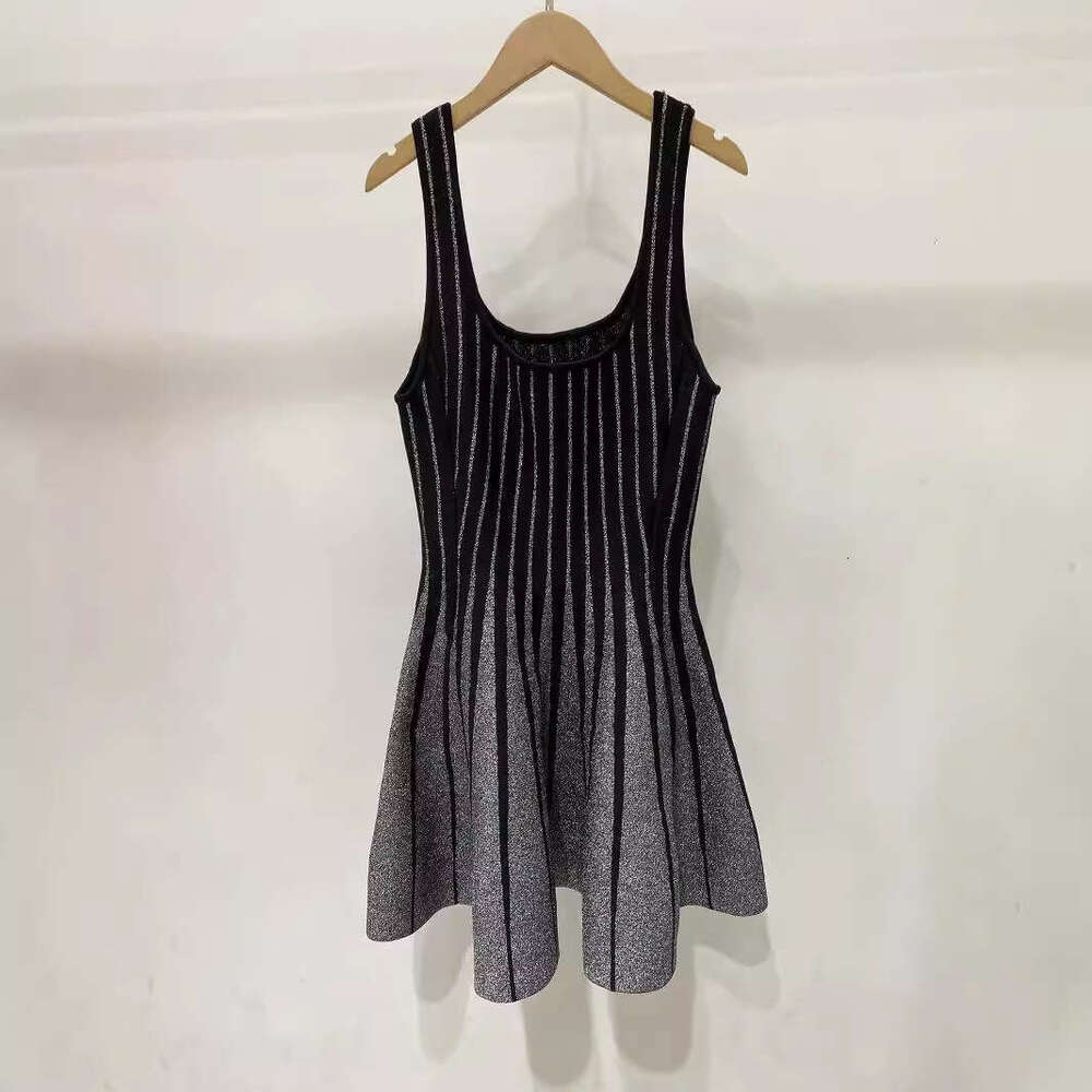 2026 autumn/winter designer fashion vertical stripe belt slim fit retro knitted short skirt children's style