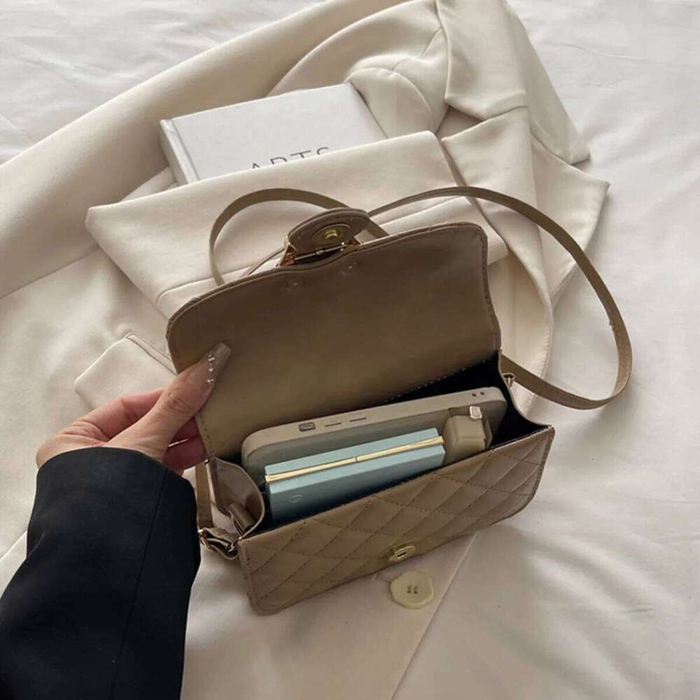 Vintage Shoulder Bag Quilted Diamond Glossy Finish Gold Logo Lightweight Large Capacity PU Magnetic Flap Adjustable Strap XJ260125