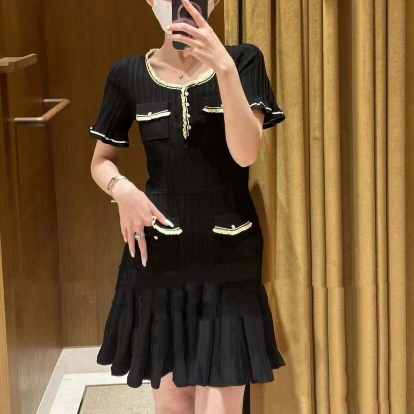 2026 French elegant designer spring new color blocked pleated short mermaid dress