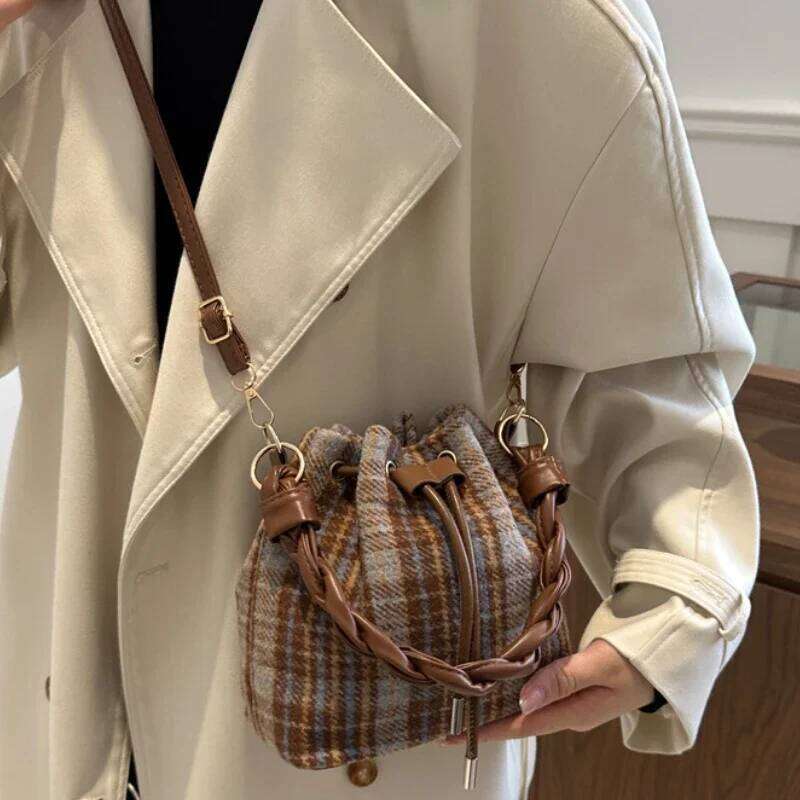 Vintage Woolen Plaid Shoulder Portable Bucket Bag Versatile Crossbody Bags for Women Purse and Handbags XJ260125