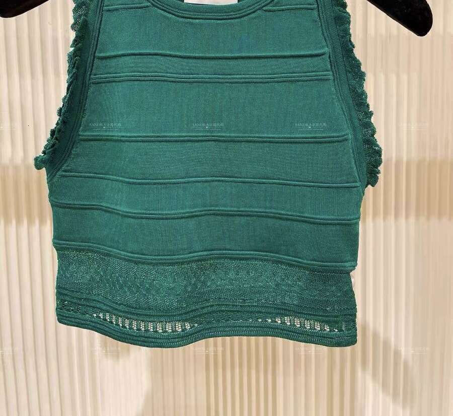 French elegance 2026 summer new designer slim fit sleeveless knitted slim fit vest top women's skirt set