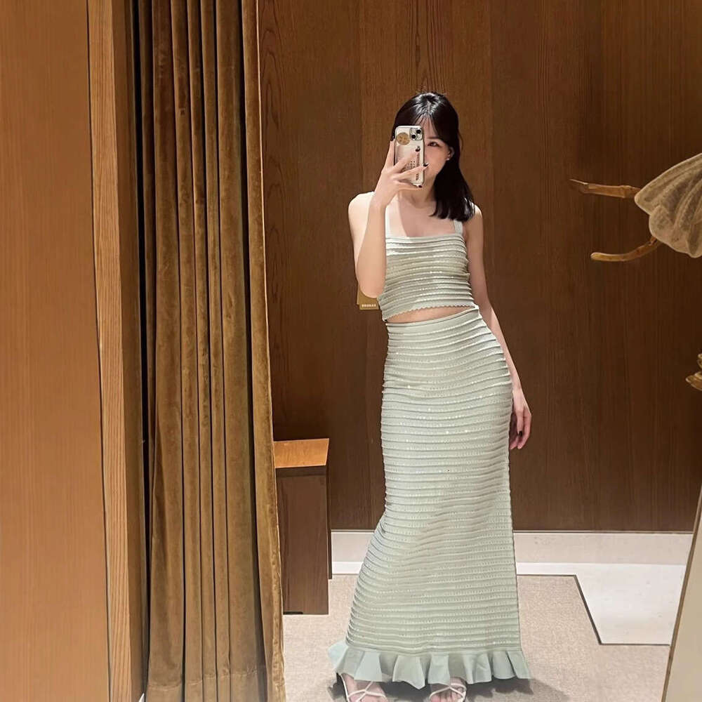 French Elegance 2026 Spring New Fashionable, Fresh and Simple Water Diamond Knitted Cardigan Tank Top Women's Skirt