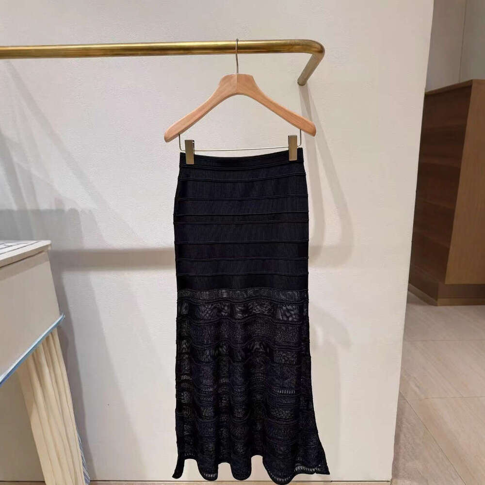 French elegance 2026 summer new designer slim fit sleeveless knitted slim fit vest top women's skirt set