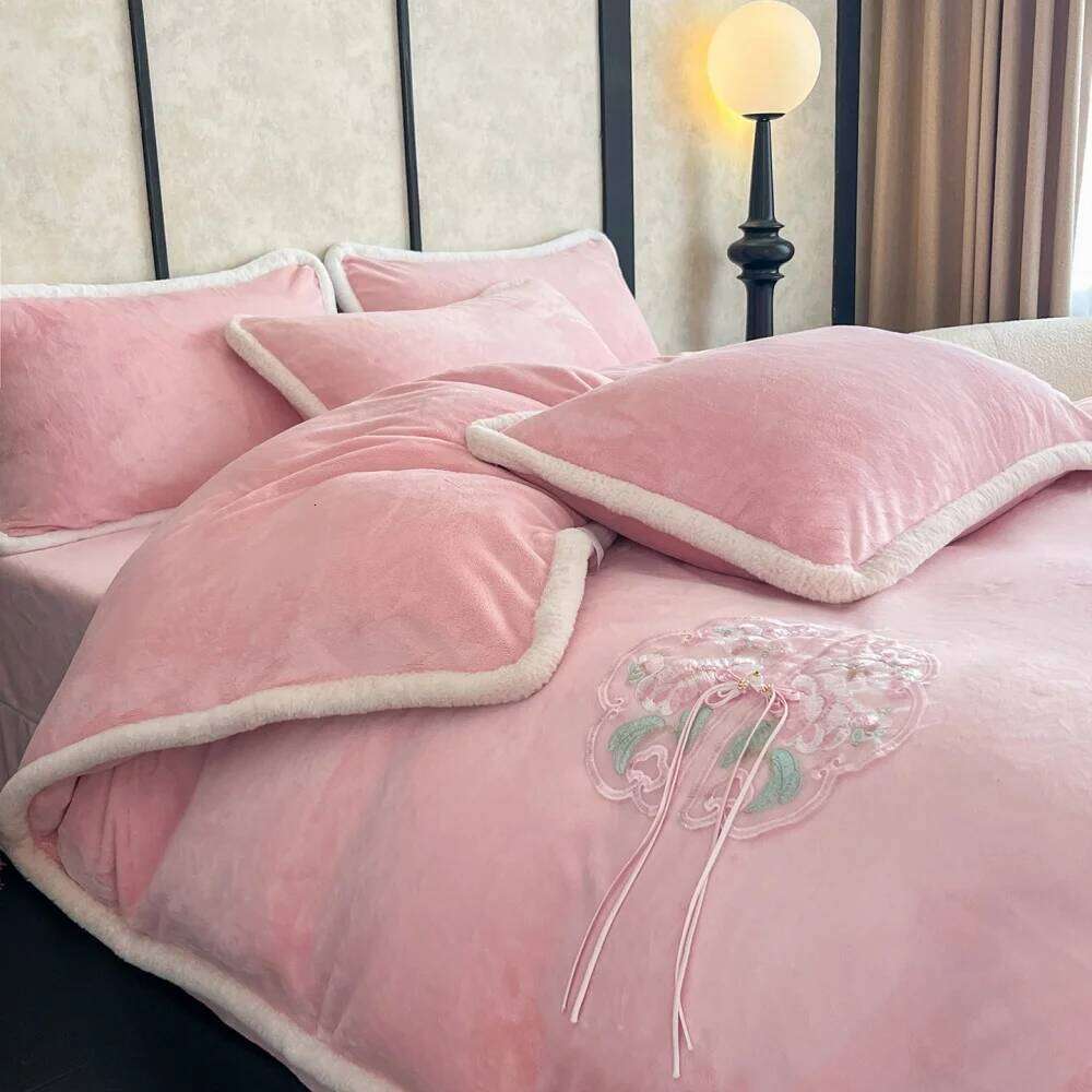Chinese Embroidery Bedding Thicken Milk Velvet Soft Coral Fleece Winter Warm Four-Piece Set Duvet Cover Pillowcase Bed Sheet Y260124