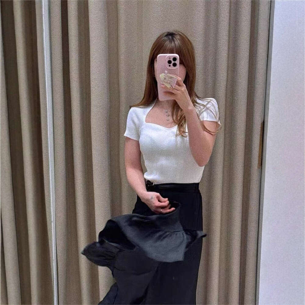 2026 early spring French elegant designer U-neck short sleeved slim knit T-shirt basic shirt for women