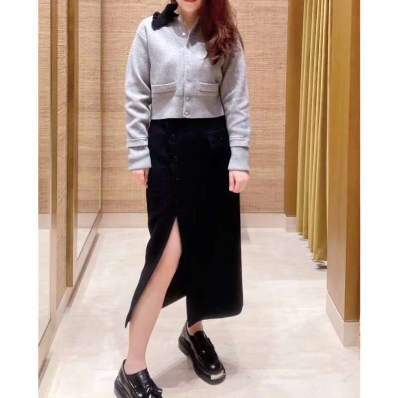 2026 Designer French Elegant Autumn New Short Collar Grey Knitted Cardigan Jacket