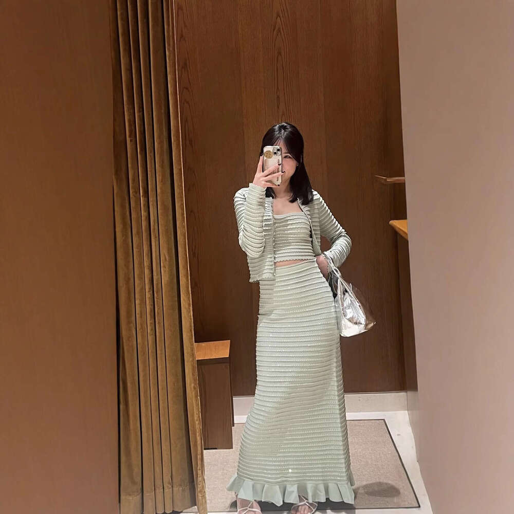 French Elegance 2026 Spring New Fashionable, Fresh and Simple Water Diamond Knitted Cardigan Tank Top Women's Skirt