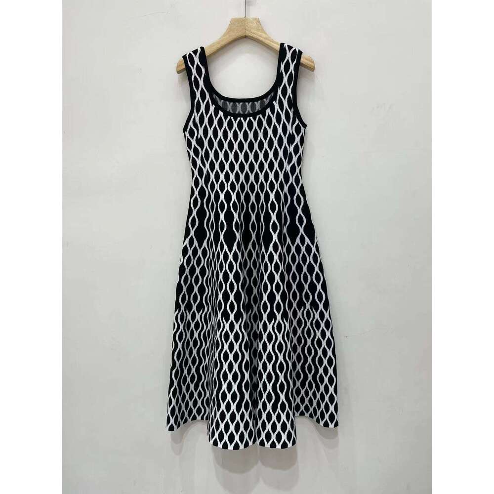 2026 Summer New Designer Water Ripple Women's Knitted Belt Dress