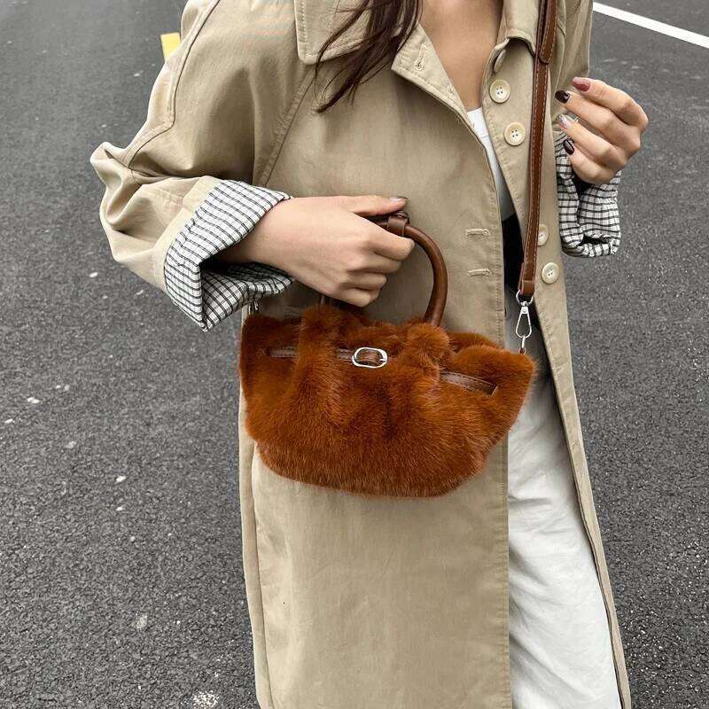 Winter Fluffy Simple Versatile Crossbody Women Fashion Handle Bags Textured Casual Style Shoulder Commuting Bag Cute Small XJ260125