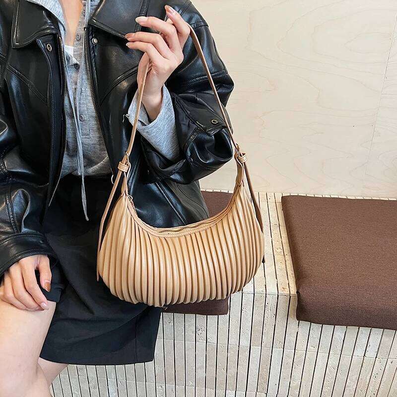 High-End Niche Pleated Crescent Underarm 2025 Autumn and Winter Casual Versatile Single Shoulder Crossbody Bag 521-7056 XJ260125