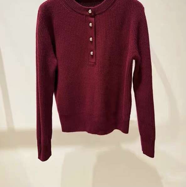 2026 Autumn/Winter New French Elegant Classic Round Neck Hoodie Knitted Ribbed Metal Buckle Multi functional Sweater