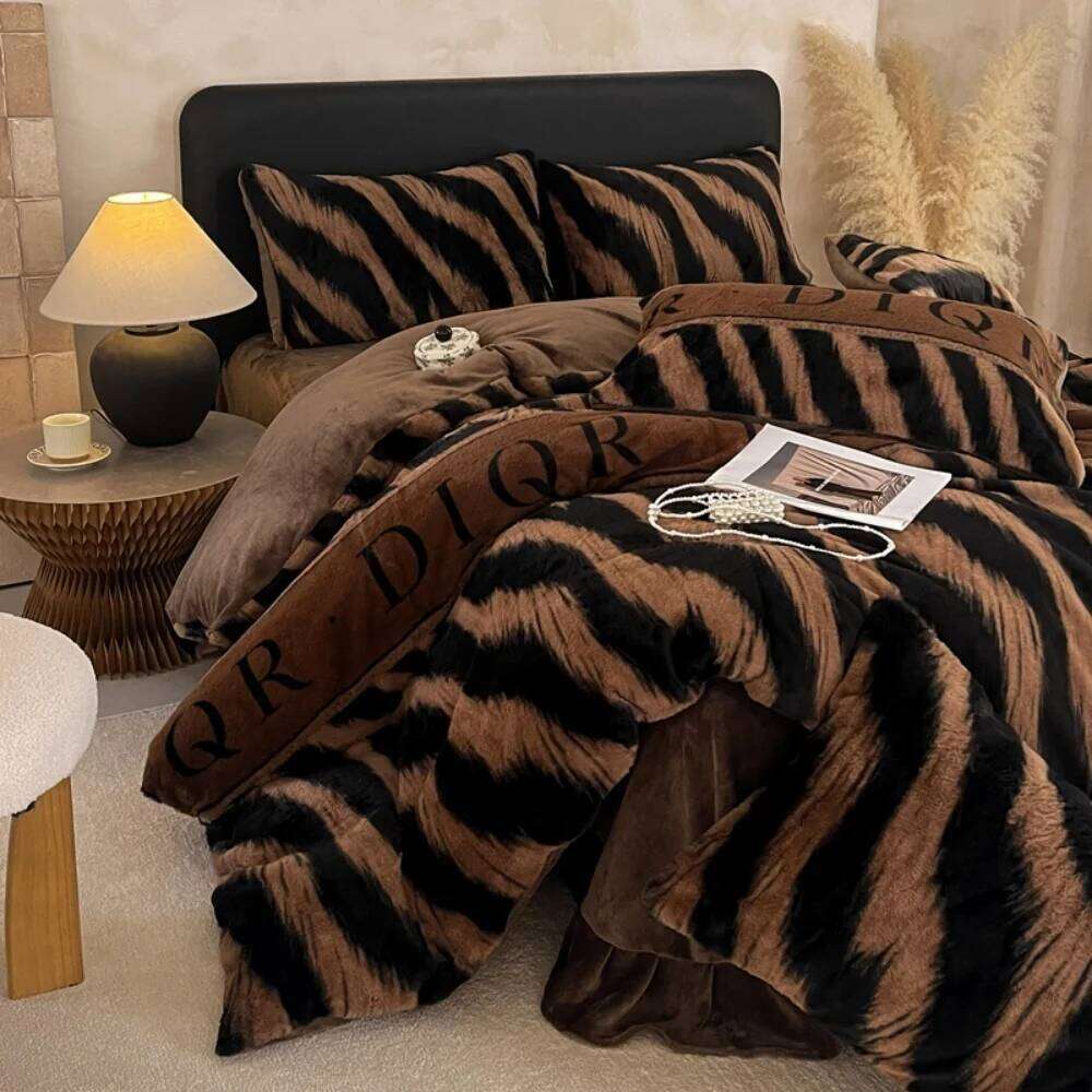 Fashion Leopard Printed Thicken Milk Velvet Bedding Rabbit Plush Winter Warm Four-Piece Set Duvet Cover Pillowcase Bed Sheet Y260124