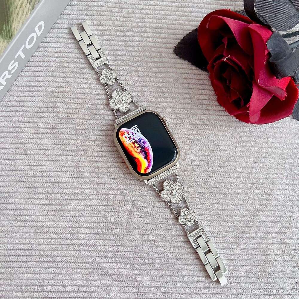 Four-Leaf Clover Diamond-Encrusted Apple Watch Band for Series 10/9/8/7 Alloy Metal Bracelet Women's Fashion Dressy Replacement Strap Fashion