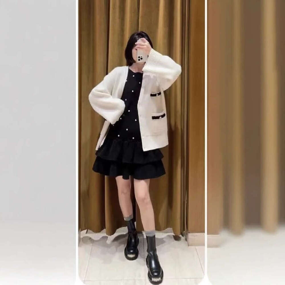 2026 Autumn New Designer French Black Sleeveless Knitted Women's Cake Skirt Clothing