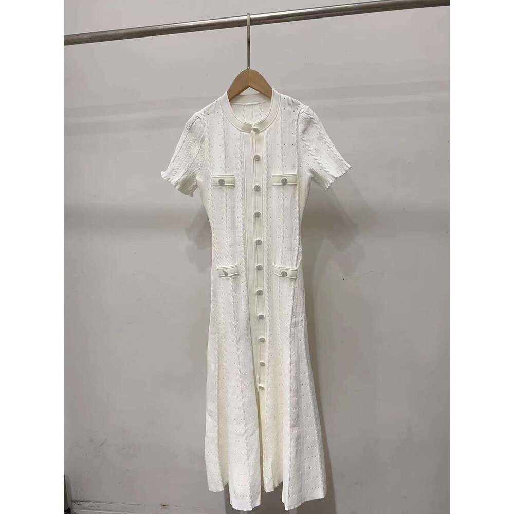 2026 autumn new designer women's French short sleeved pleated long knitted dress