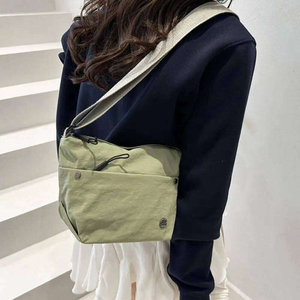 Fashion Women's single-shoulder Large capacity Lightweight Tote Simple Crossbody bag Korean Style Mobile Phone Pack XJ260125