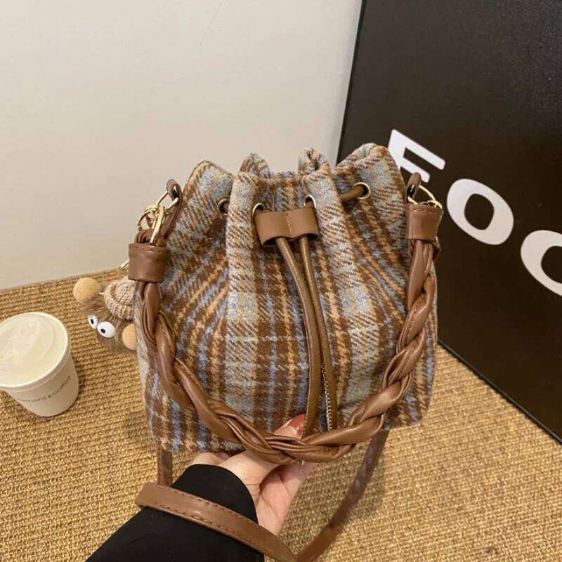 Vintage Woolen Plaid Shoulder Portable Bucket Bag Versatile Crossbody Bags for Women Purse and Handbags XJ260125