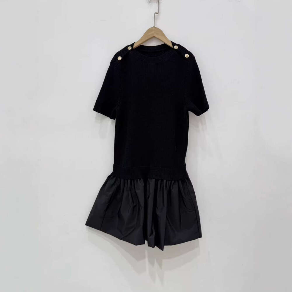 2026 Spring New French Women's Fashion Black Knitted Patched Taft Short sleeved Dress with Bottom