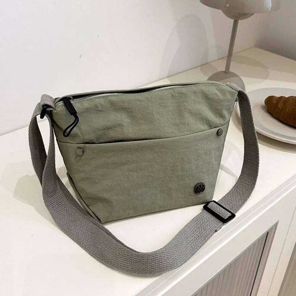 Fashion Women's single-shoulder Large capacity Lightweight Tote Simple Crossbody bag Korean Style Mobile Phone Pack XJ260125