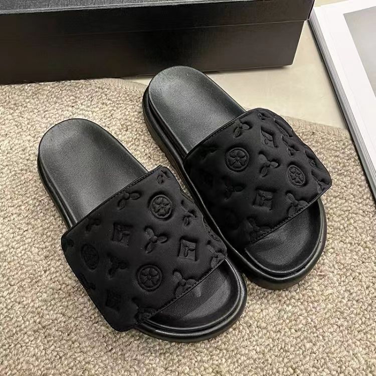 New hot free shipping slippers for womens flat slippers black white rose red green Fashionable and versatile outdoor beach slippers