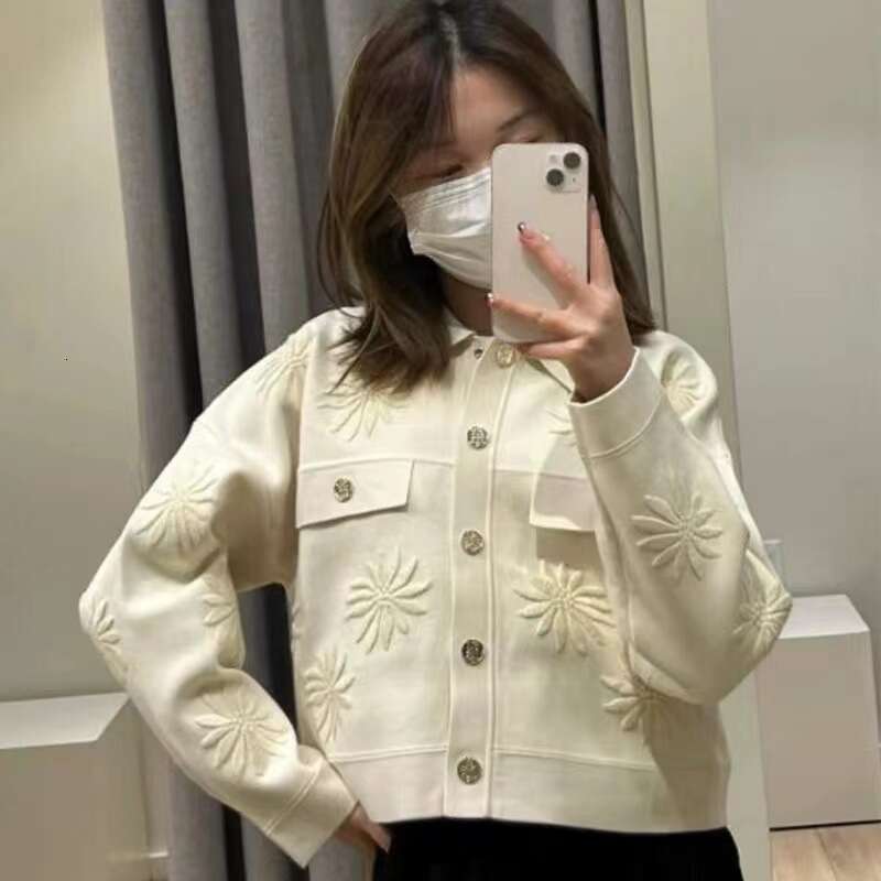 French Elegance 2026 Autumn/Winter Commuter Flower Embroidered Collar Knitted Cardigan Short Coat Loose Top