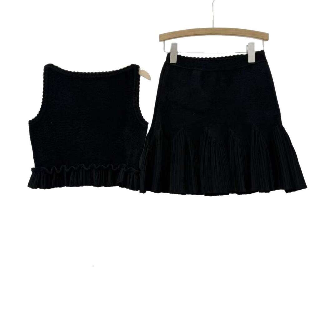 2025 Autumn/Winter New Designer Fashion Black Suede Lace Hem Knitted Tank Top Skirt Set